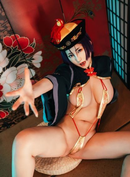 穿条纹睡衣的男孩